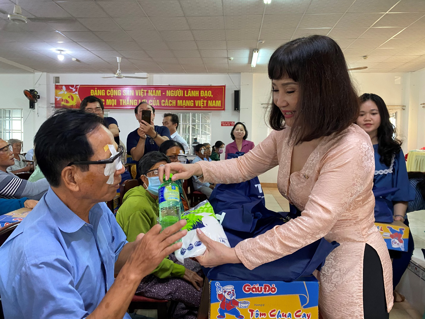 Tập đoàn TTC tài trợ mổ mắt bằng phương pháp kỹ thuật cao cho 100 bệnh nhân nghèo
