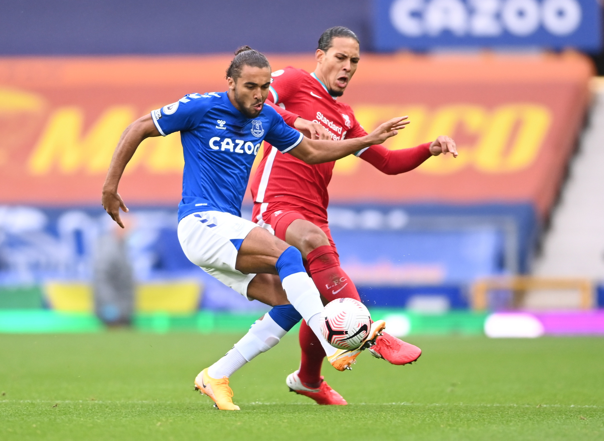 Liverpool sốc: Van Dijk chấn thương cực nặng, nghỉ thi đấu hết m&ugrave;a - Ảnh 4.