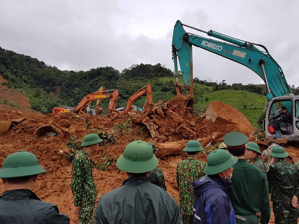 Vụ 22 c&aacute;n bộ, chiến sĩ bị v&ugrave;i lấp: Ng&agrave;y của nước mắt! - Ảnh 6.