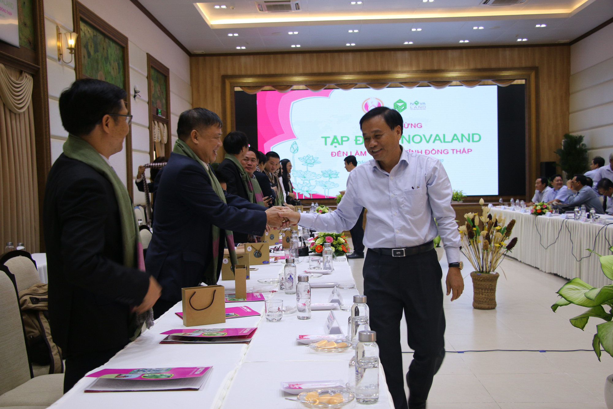 Đồng Th&aacute;p mạnh mẽ chuyển m&igrave;nh - Ảnh 3.