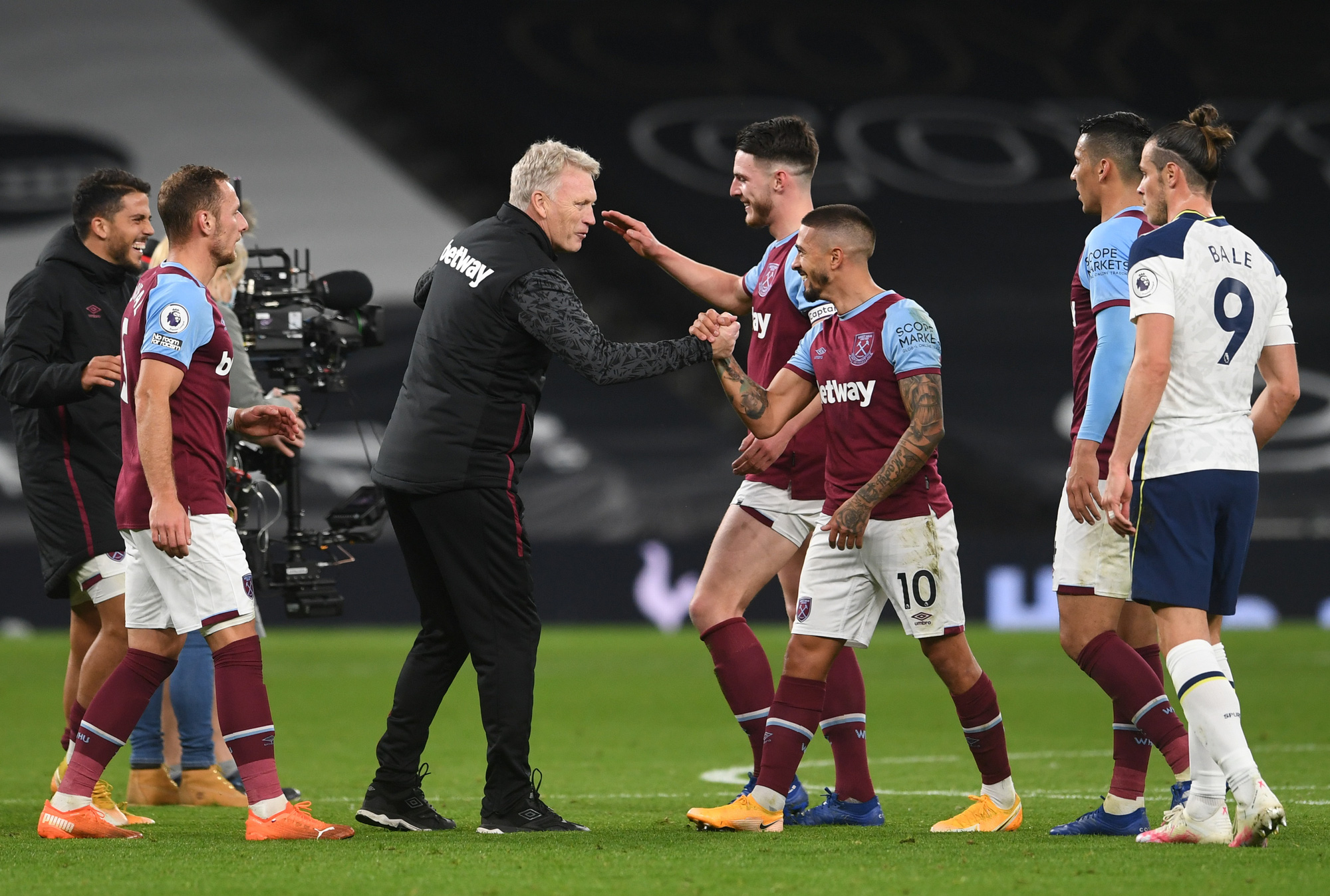 Rượt đuổi tỉ số đi&ecirc;n rồ, Tottenham ngỡ ng&agrave;ng vuột chiến thắng trước West Ham - Ảnh 1.