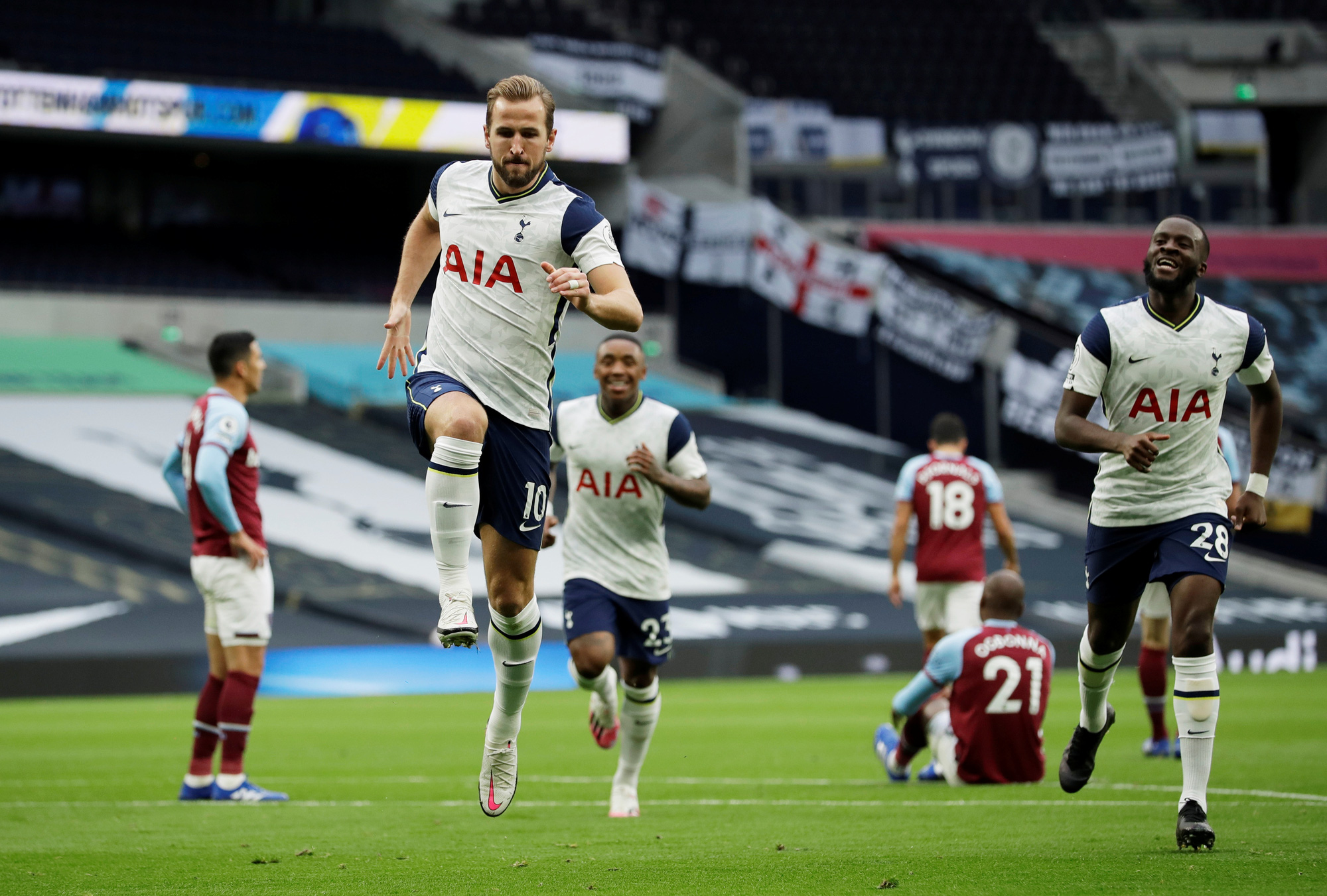 Rượt đuổi tỉ số điên rồ, Tottenham ngỡ ngàng vuột chiến thắng trước West Ham