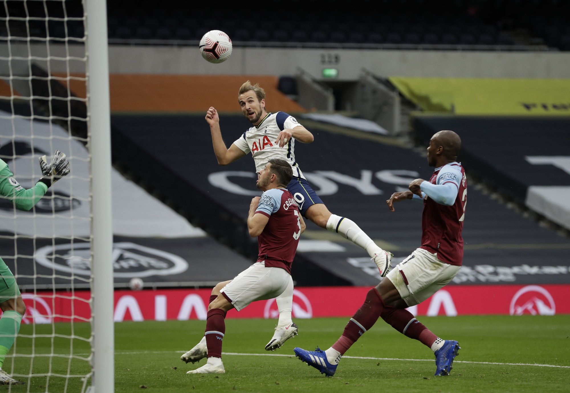 Rượt đuổi tỉ số đi&ecirc;n rồ, Tottenham ngỡ ng&agrave;ng vuột chiến thắng trước West Ham - Ảnh 4.