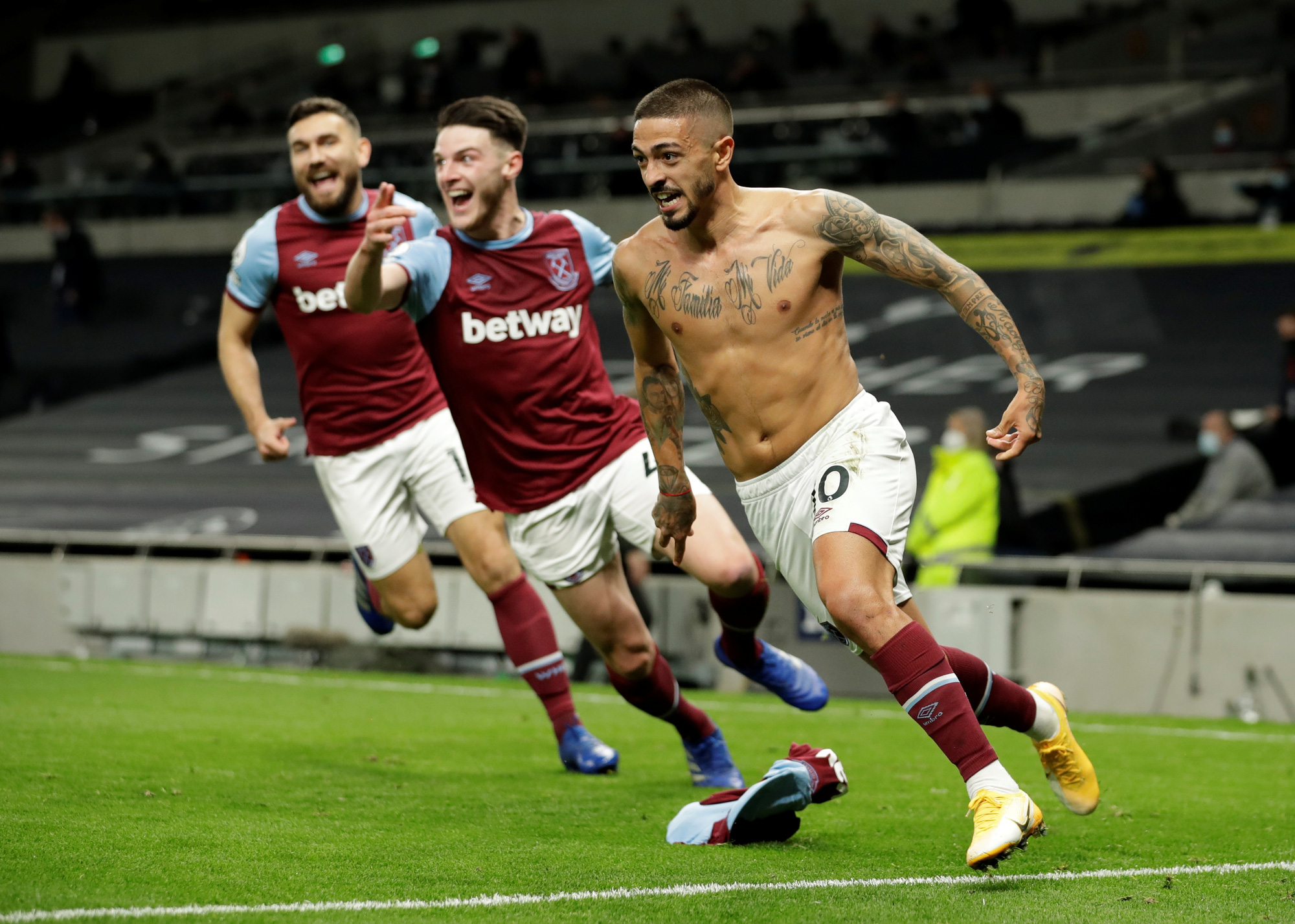 Rượt đuổi tỉ số đi&ecirc;n rồ, Tottenham ngỡ ng&agrave;ng vuột chiến thắng trước West Ham - Ảnh 6.