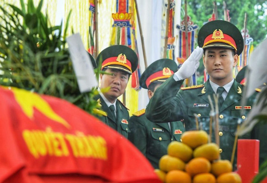 X&uacute;c động lễ tang liệt sĩ, Thiếu tướng Nguyễn Hữu H&ugrave;ng tại qu&ecirc; nh&agrave; - Ảnh 17.