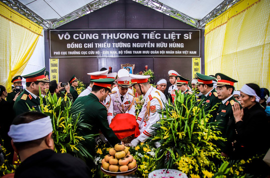 X&uacute;c động lễ tang liệt sĩ, Thiếu tướng Nguyễn Hữu H&ugrave;ng tại qu&ecirc; nh&agrave; - Ảnh 7.