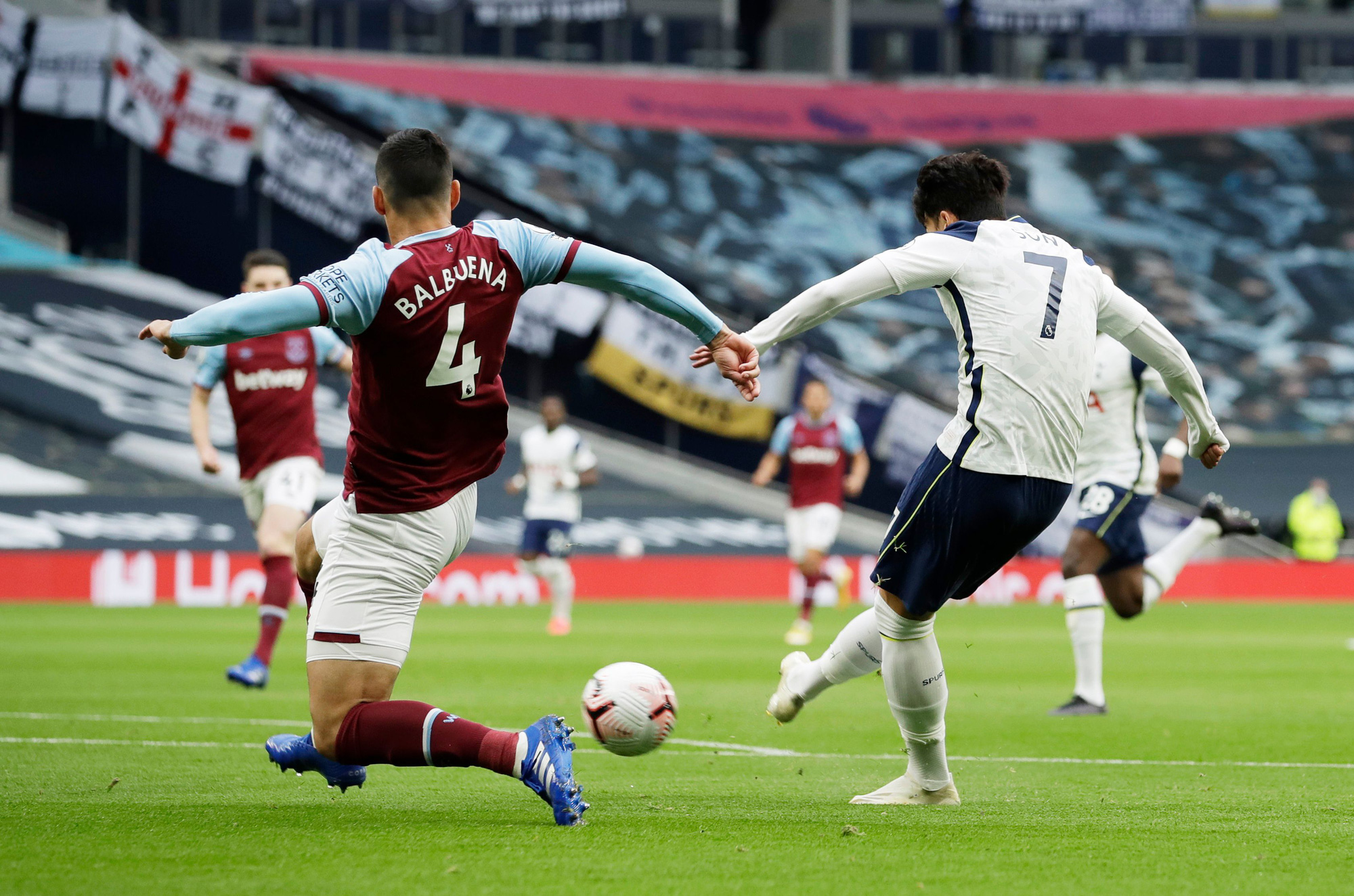 Rượt đuổi tỉ số đi&ecirc;n rồ, Tottenham ngỡ ng&agrave;ng vuột chiến thắng trước West Ham - Ảnh 2.