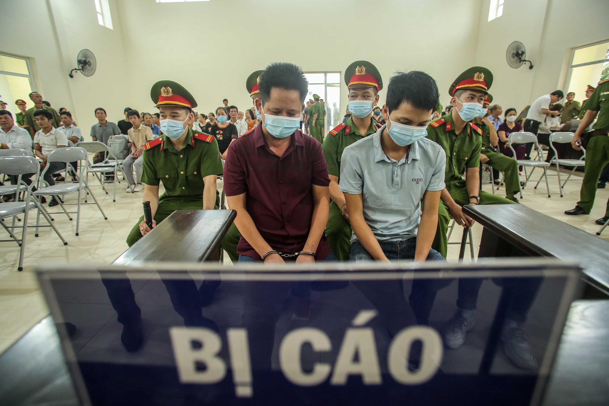 H&agrave;ng trăm người theo d&otilde;i phi&ecirc;n t&ograve;a chủ qu&aacute;n nướng bắt kh&aacute;ch quỳ xin lỗi - Ảnh 5.