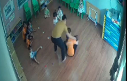 Vụ phụ huynh đánh trẻ mầm non ở Lào Cai: Cần khởi tố để răn đe
