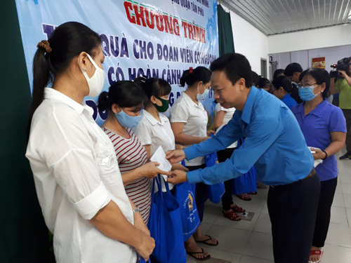 Chăm lo công nhân bị ảnh hưởng bởi dịch Covid-19
