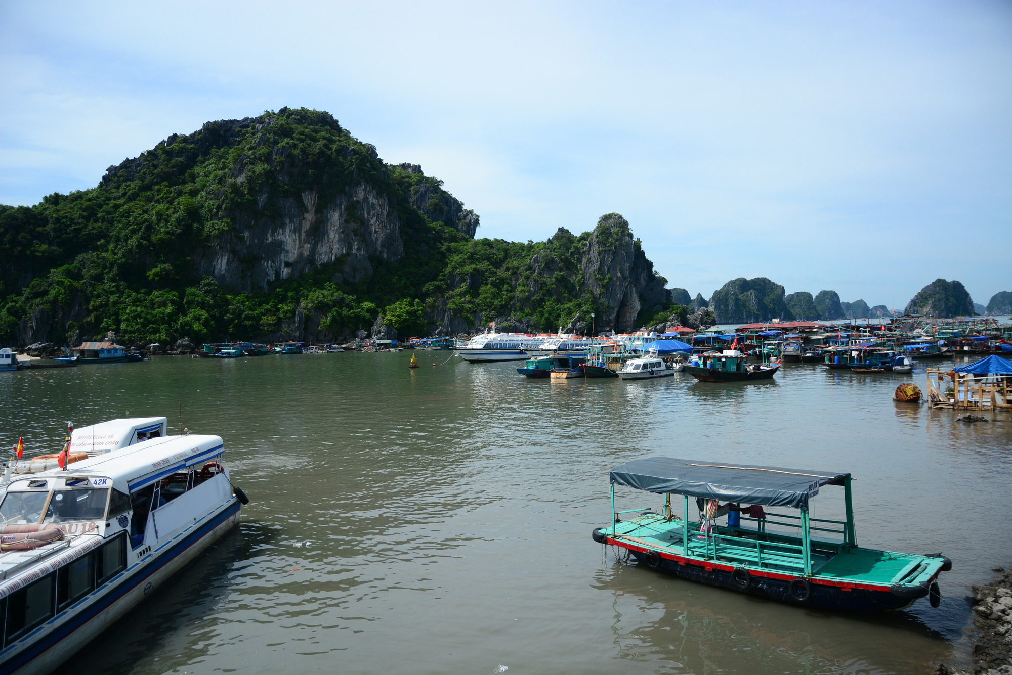 Rong ruổi trên đảo Quan Lạn - Ảnh 1.