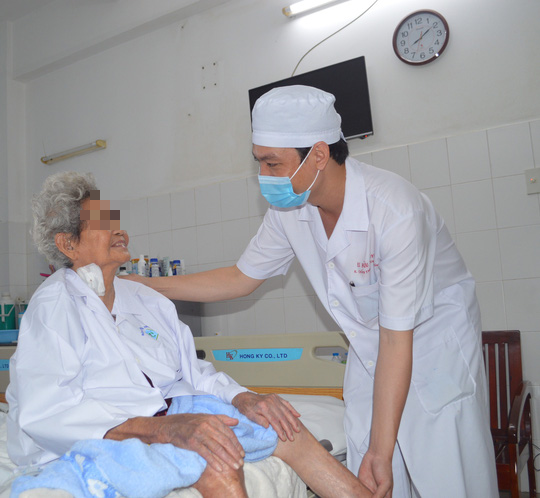 Nhờ phương ph&aacute;p mới, cụ b&agrave; 85 tuổi g&atilde;y 2 xương đ&ugrave;i b&igrave;nh phục ngoạn mục - Ảnh 2.