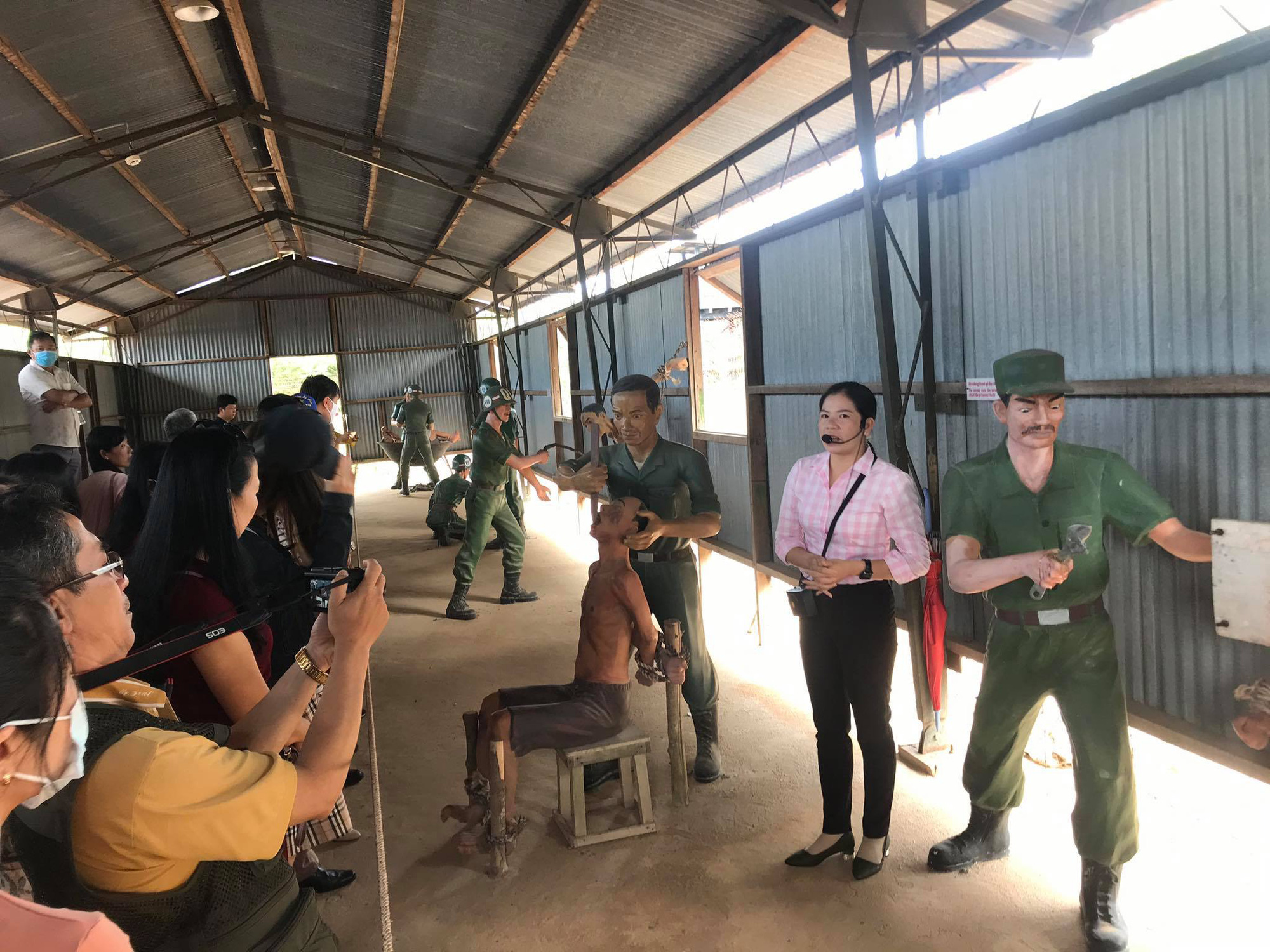 Nâng cao nhận thức về vai trò của văn học - nghệ thuật