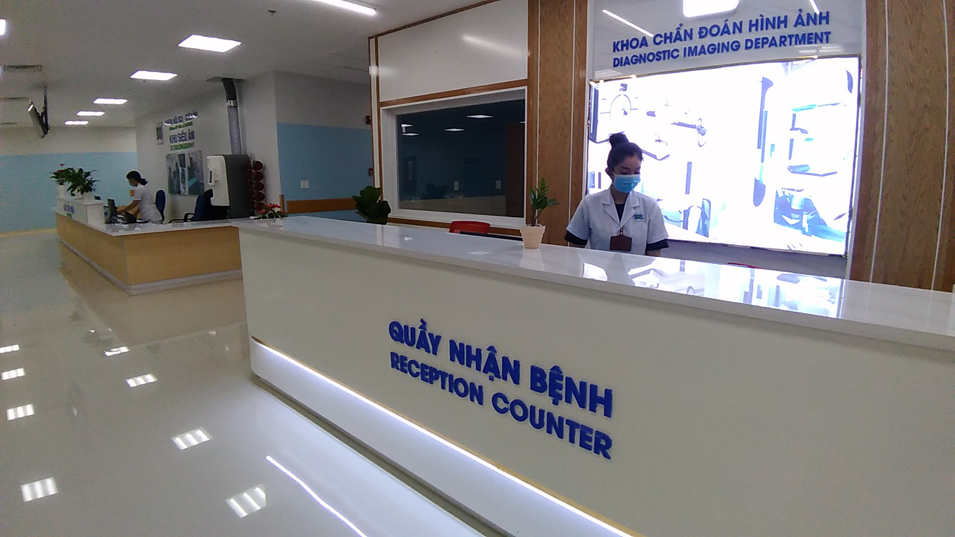 Sáng nay, Bệnh viện Ung Bướu hiện đại nhất TP HCM bắt đầu khám bệnh - Ảnh 7.