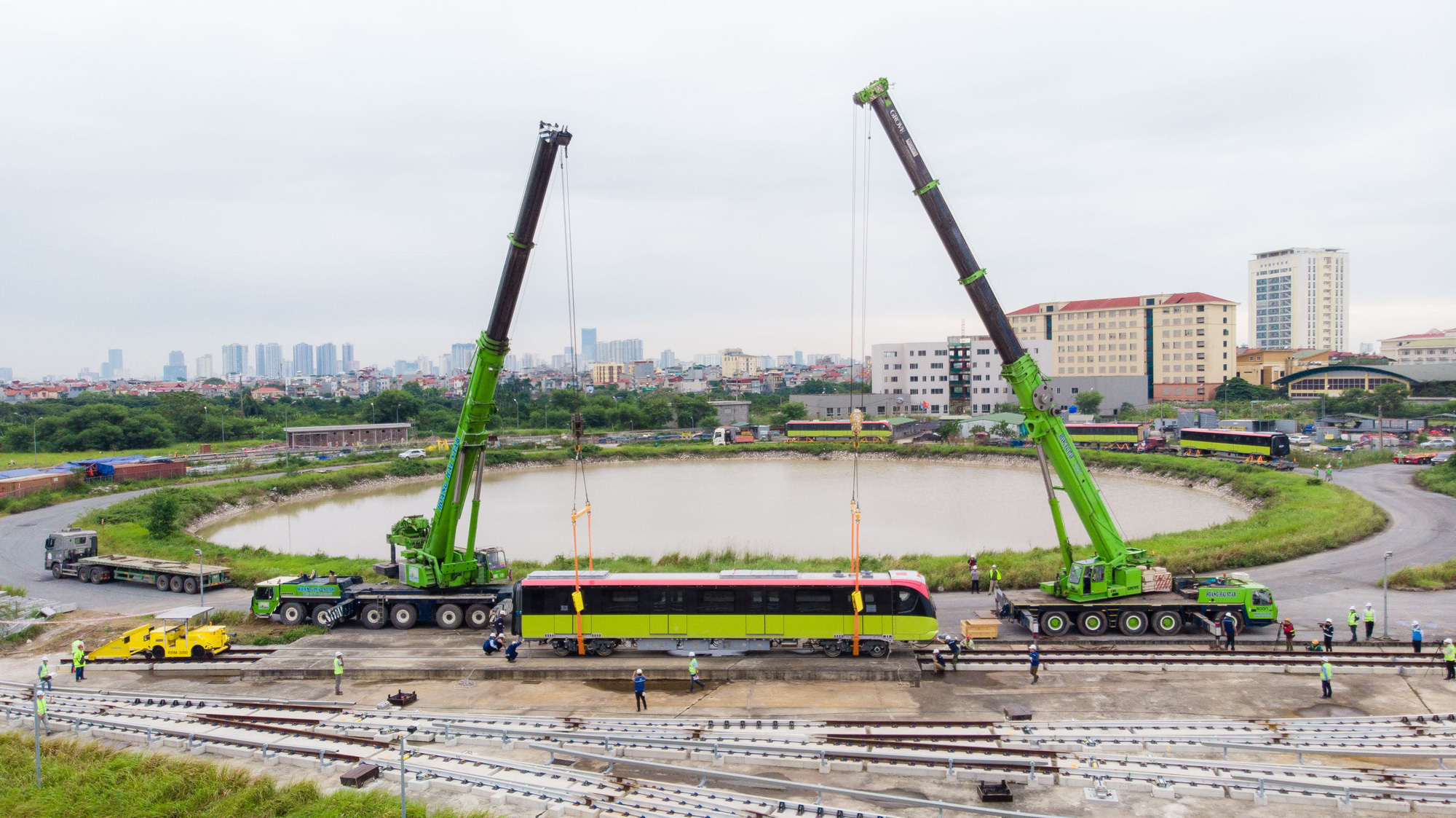 CLIP: Cận cảnh đo&agrave;n t&agrave;u đường sắt bằng hợp kim nh&ocirc;m do Ph&aacute;p sản xuất về đến H&agrave; Nội - Ảnh 4.