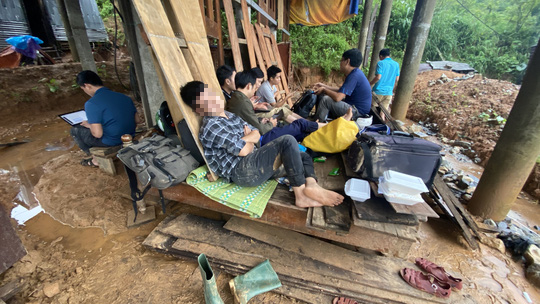 NHẬT K&Yacute; PH&Oacute;NG VI&Ecirc;N: Đ&ecirc;m kh&ocirc;ng ngủ dưới ch&acirc;n n&uacute;i Tạc - Ảnh 3.