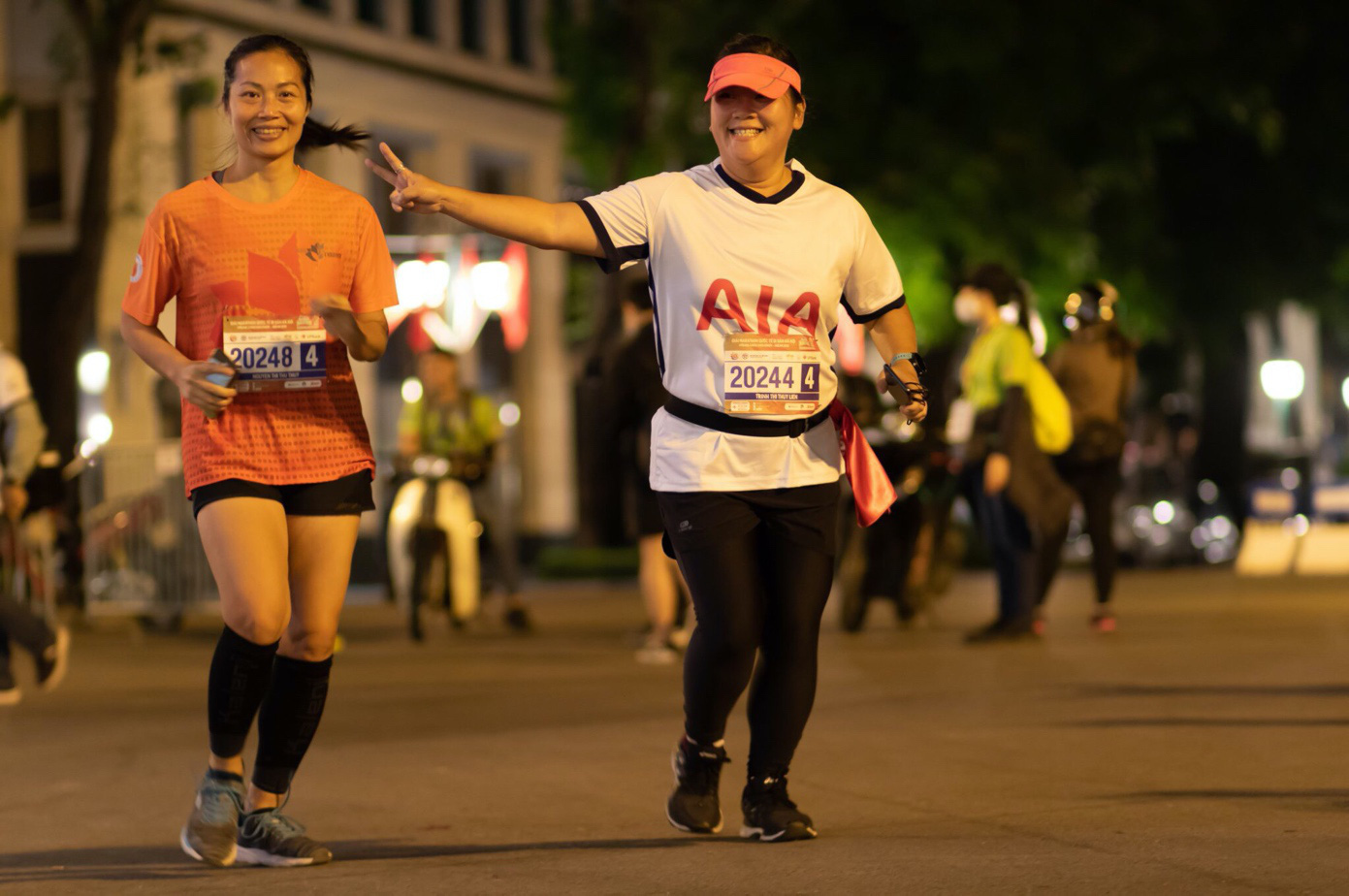 Dấu ấn AIA Việt Nam trên đường chạy VPBank Hanoi Marathon Asean 2020 - Ảnh 3.