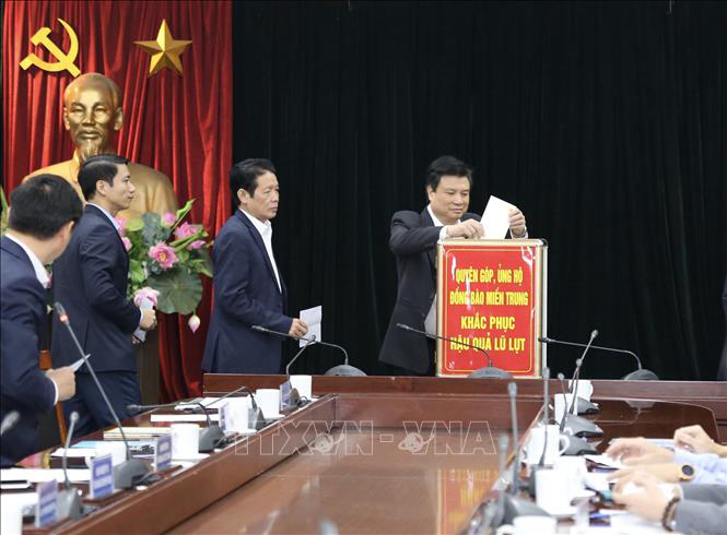 Hội nghị giao ban báo chí quyên góp ủng hộ đồng bào miền Trung bị mưa lũ