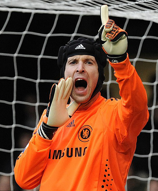 Lạ l&ugrave;ng: Gi&aacute;m đốc Petr Cech t&aacute;i xuất&hellip; l&agrave;m thủ m&ocirc;n Chelsea - Ảnh 1.