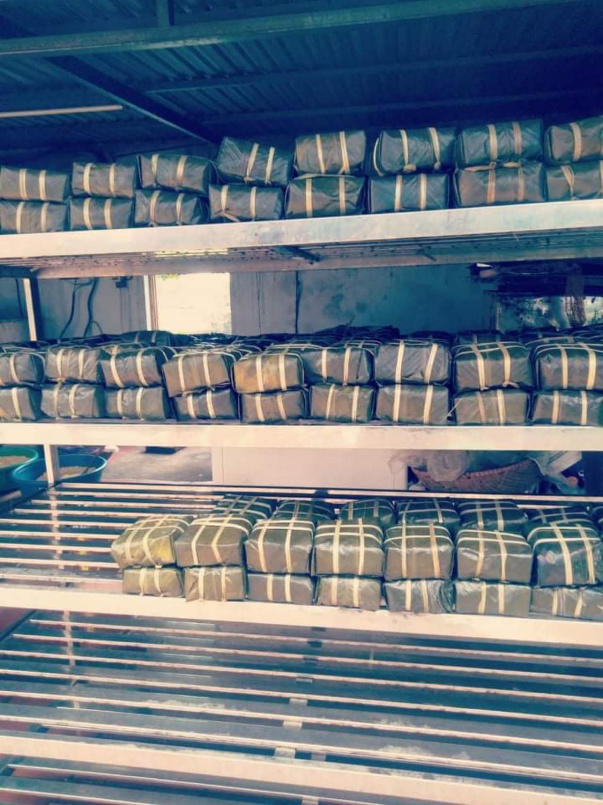 Nghệ sĩ Ho&agrave;i Linh g&oacute;p sức hỗ trợ người d&acirc;n v&ugrave;ng lũ miền Trung - Ảnh 7.