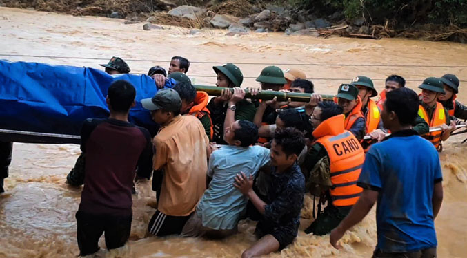 Anh ngã xuống trong lúc cứu dân - Ảnh 1.