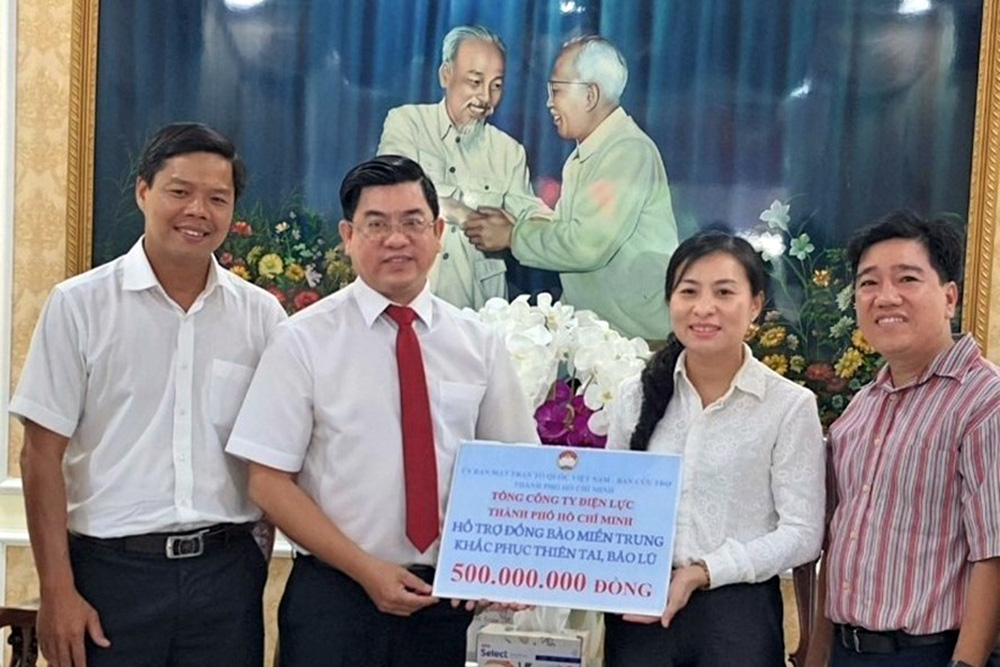 Chung tay hỗ trợ đồng bào miền Trung bị thiên tai