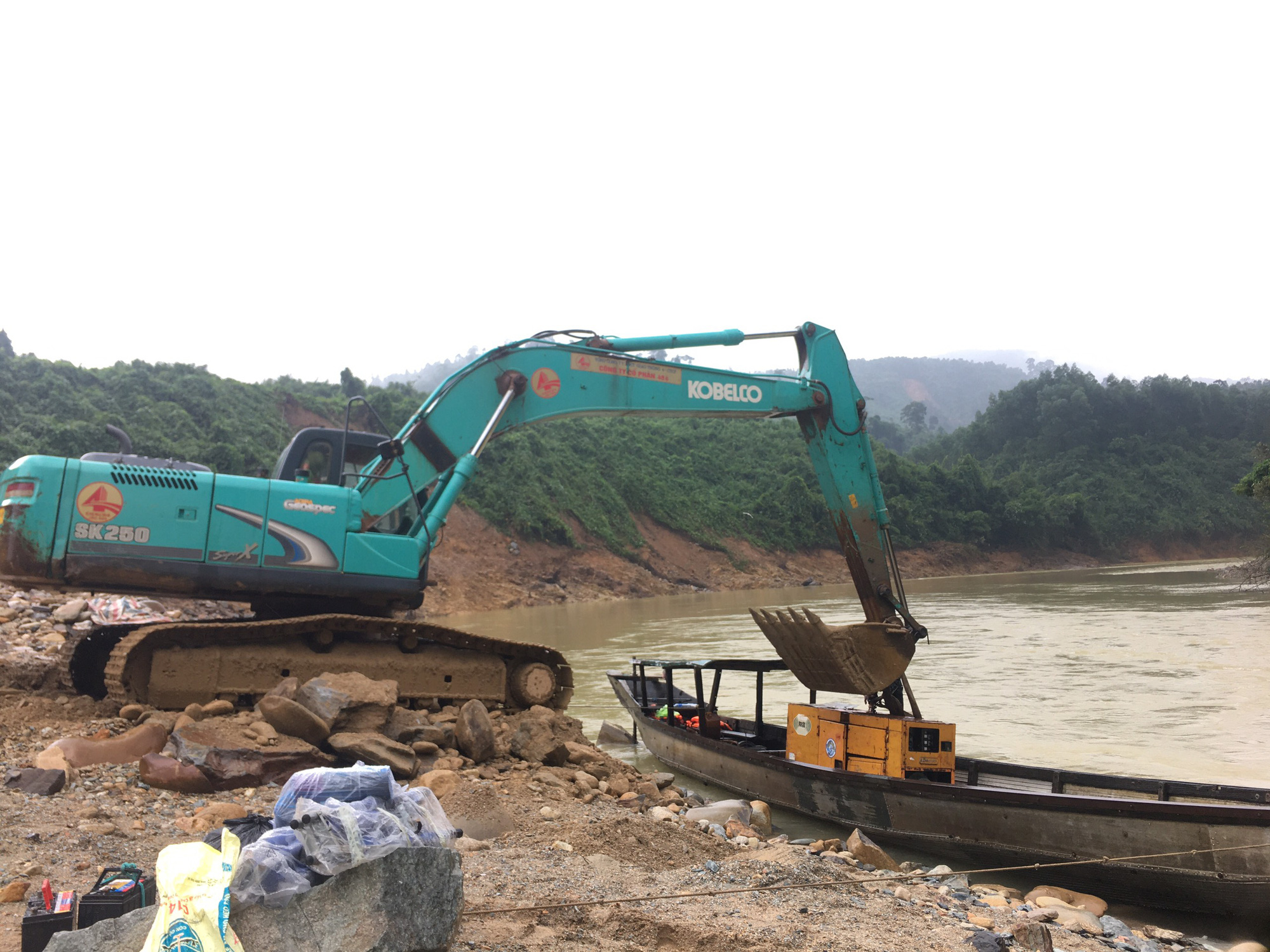 Th&ocirc;ng tin mới nhất về việc t&igrave;m kiếm 15 người mất t&iacute;ch tại R&agrave;o Trăng 3 - Ảnh 2.