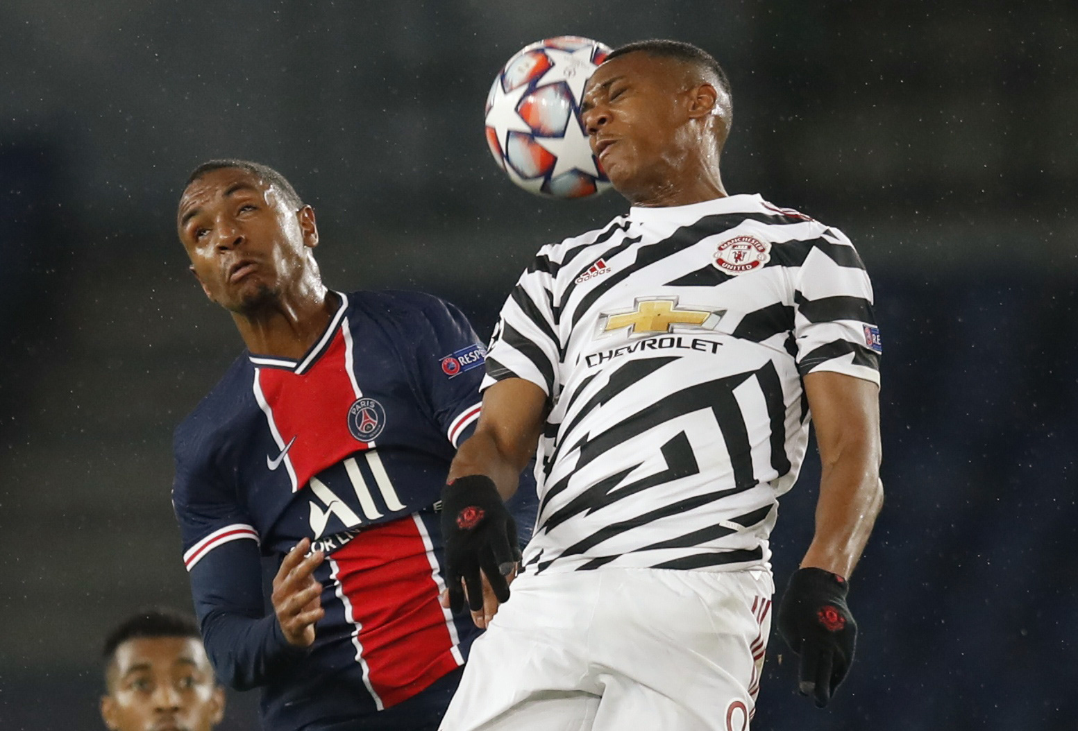 H&agrave;ng c&ocirc;ng khủng tịt ng&ograve;i, PSG gục ng&atilde; s&acirc;n nh&agrave; trước Man United - Ảnh 3.