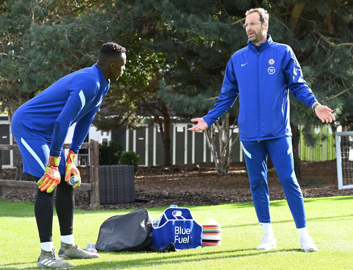 Lạ l&ugrave;ng: Gi&aacute;m đốc Petr Cech t&aacute;i xuất&hellip; l&agrave;m thủ m&ocirc;n Chelsea - Ảnh 4.