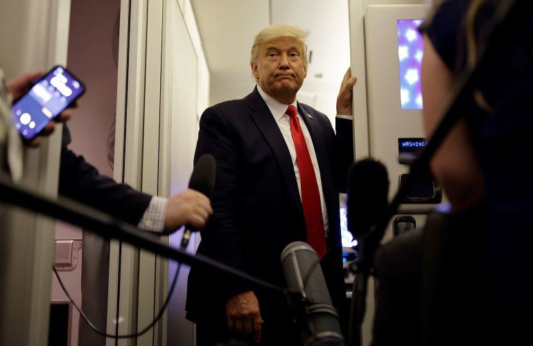 Tổng thống Trump nổi giận, bỏ ngang phỏng vấn