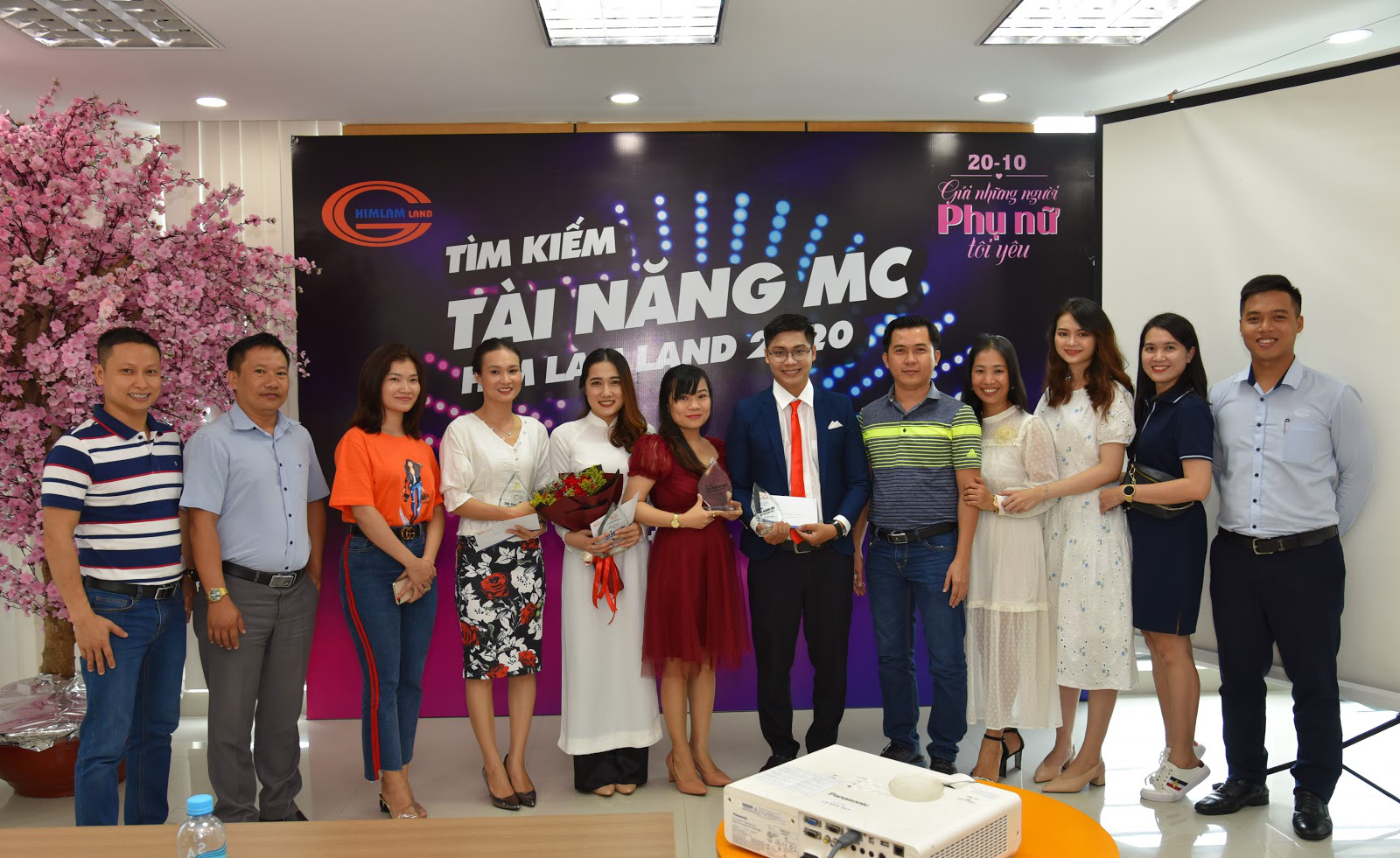 Him Lam Land tôn vinh những “bóng hồng” nhân ngày Phụ nữ Việt Nam - Ảnh 1.