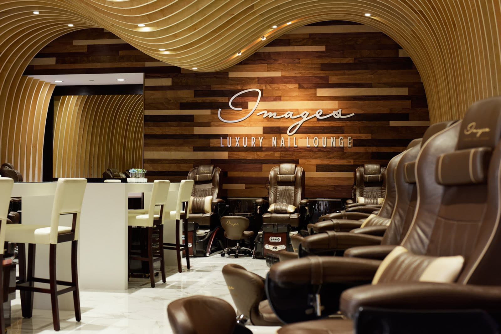 Images Luxury Nail Lounge (Mỹ) kiện chính quyền vì lệnh đóng cửa - Ảnh 2.