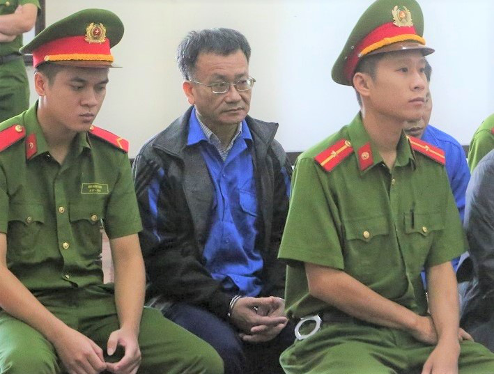 Vụ gian lận điểm thi H&ograve;a B&igrave;nh: Cựu Trưởng ph&ograve;ng C&ocirc;ng an tỉnh được giảm &aacute;n - Ảnh 2.