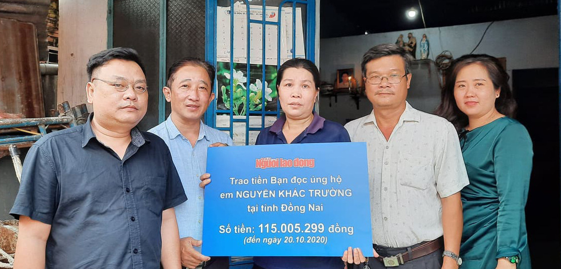 Báo Người Lao Động trao hơn 172,5 triệu đồng cho 2 trường hợp cần giúp đỡ