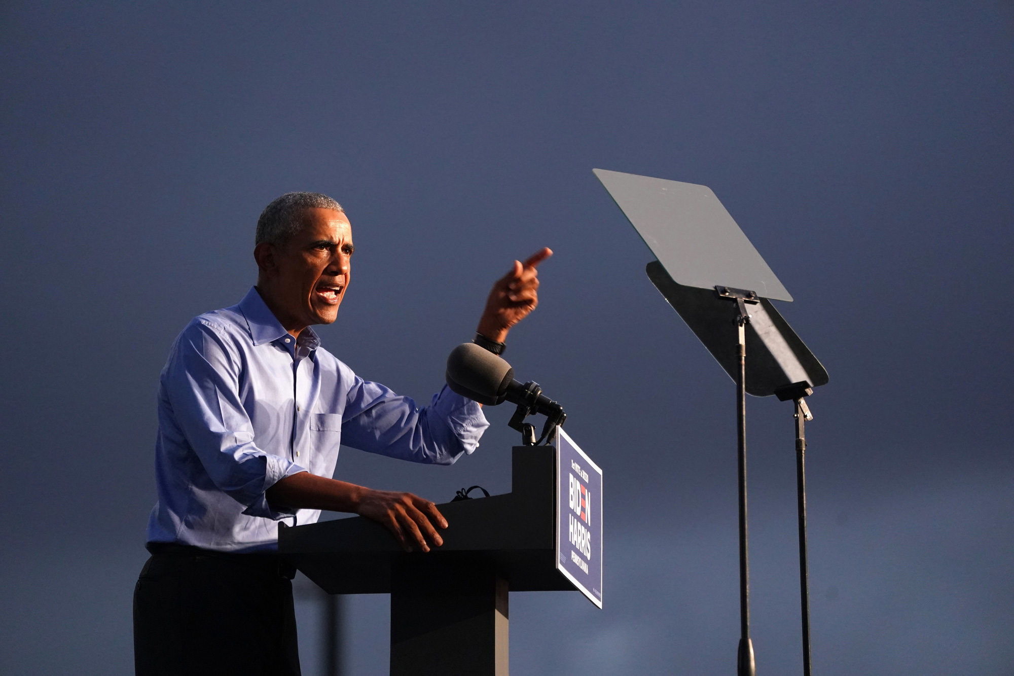 Cựu Tổng thống Obama vận động tranh cử gi&uacute;p &ocirc;ng Biden - Ảnh 1.