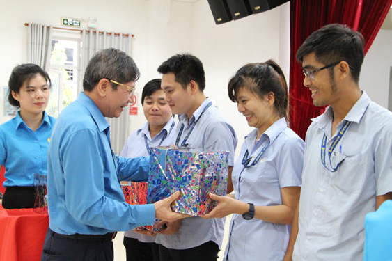 Kịp thời hỗ trợ đoàn viên - lao động khó khăn