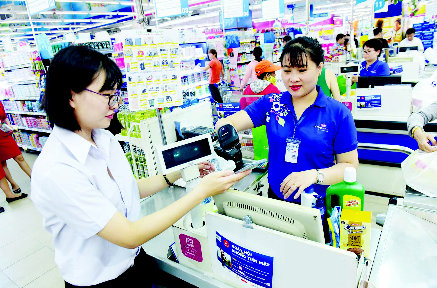 Không cầm tiền mặt vẫn mua sắm thả ga