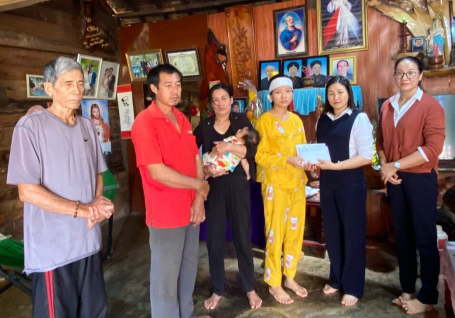 "Người mất chồng trong Rào Trăng 3: "Mất tiền là có lỗi với các mạnh thường quân"!