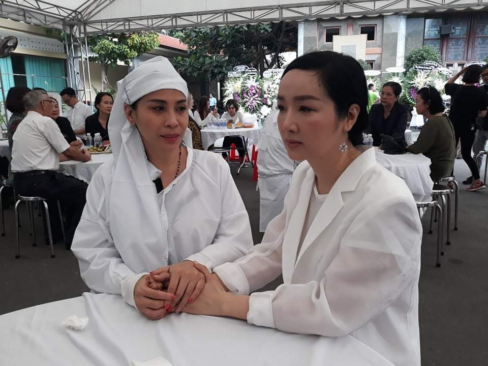 Việt Trinh, Giáng My đến chia buồn cùng Lý Hùng, Lý Hương