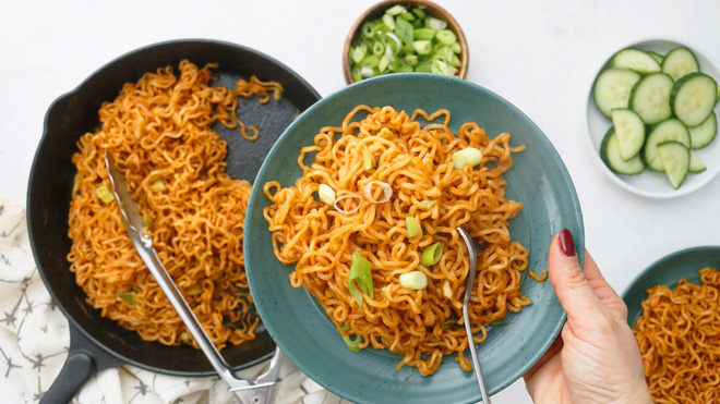 Cách ăn mì tôm không gây hại sức khỏe