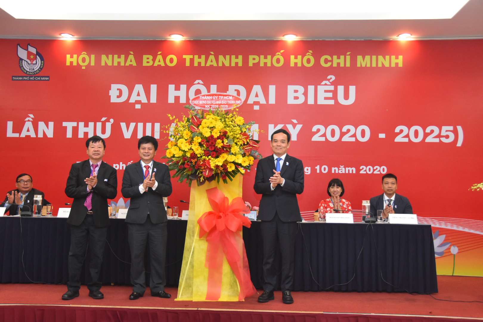 &Ocirc;ng Trần Trọng Dũng t&aacute;i đắc cử Chủ tịch Hội Nh&agrave; b&aacute;o TP HCM - Ảnh 1.