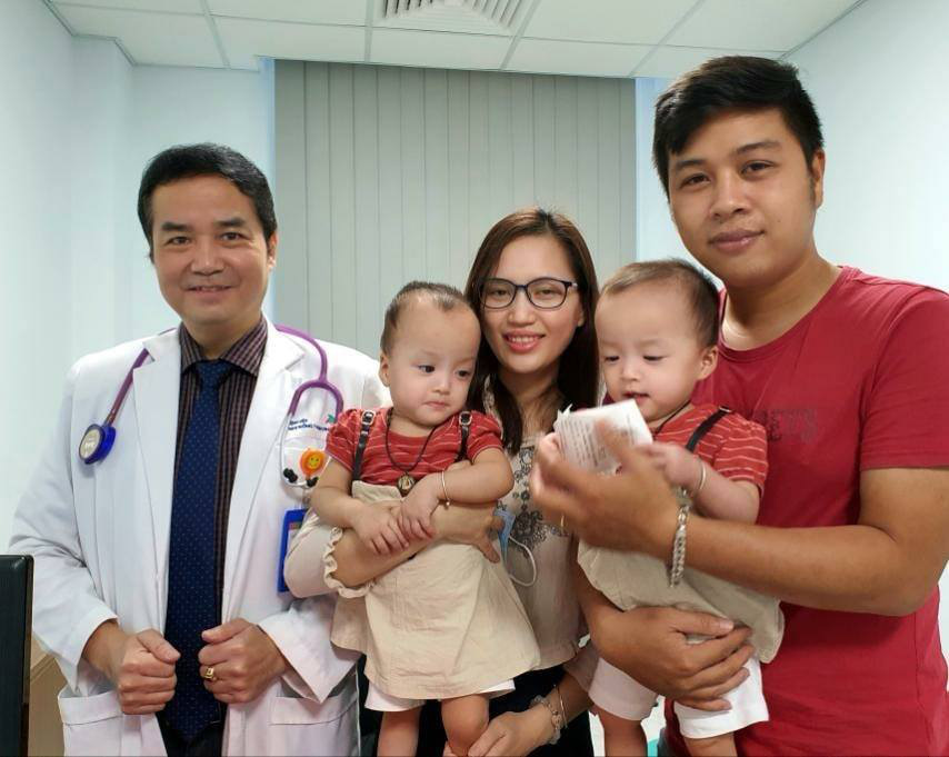 Hai bé Trúc Nhi-Diệu Nhi ngày trở lại bệnh viện - Ảnh 6.