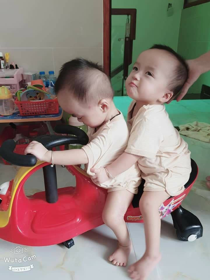 Hai bé Trúc Nhi-Diệu Nhi ngày trở lại bệnh viện