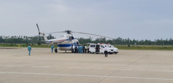 Trực thăng đưa 2 lãnh đạo xã bị thương nặng ở Quảng Trị vào Huế cấp cứu