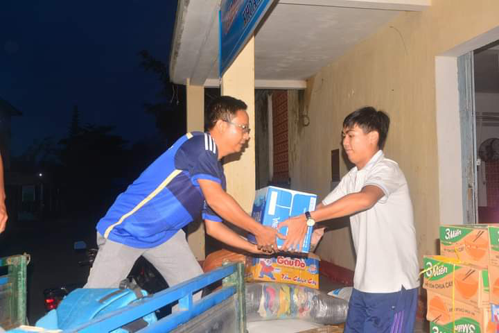 Sau bánh tét, người miền Tây tiếp “hơi ấm” đến đồng bào miền Trung