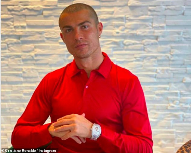 Dương tính với Covid-19 lần hai, Ronaldo khó mơ tái ngộ Messi - Ảnh 2.