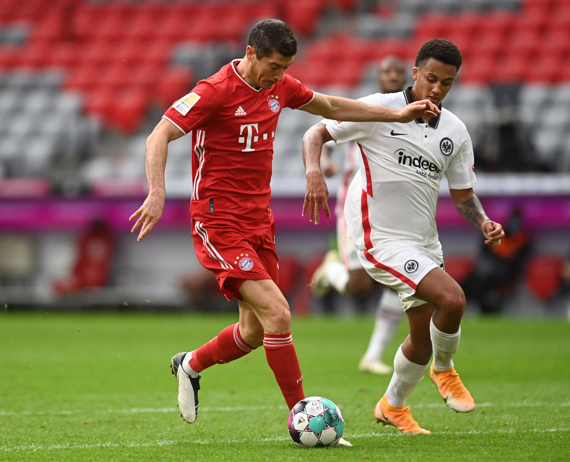 Lewandowski lập hat-trick, Bayern Munich dễ d&agrave;ng đ&egrave; bẹp đối thủ 5 b&agrave;n trắng - Ảnh 2.
