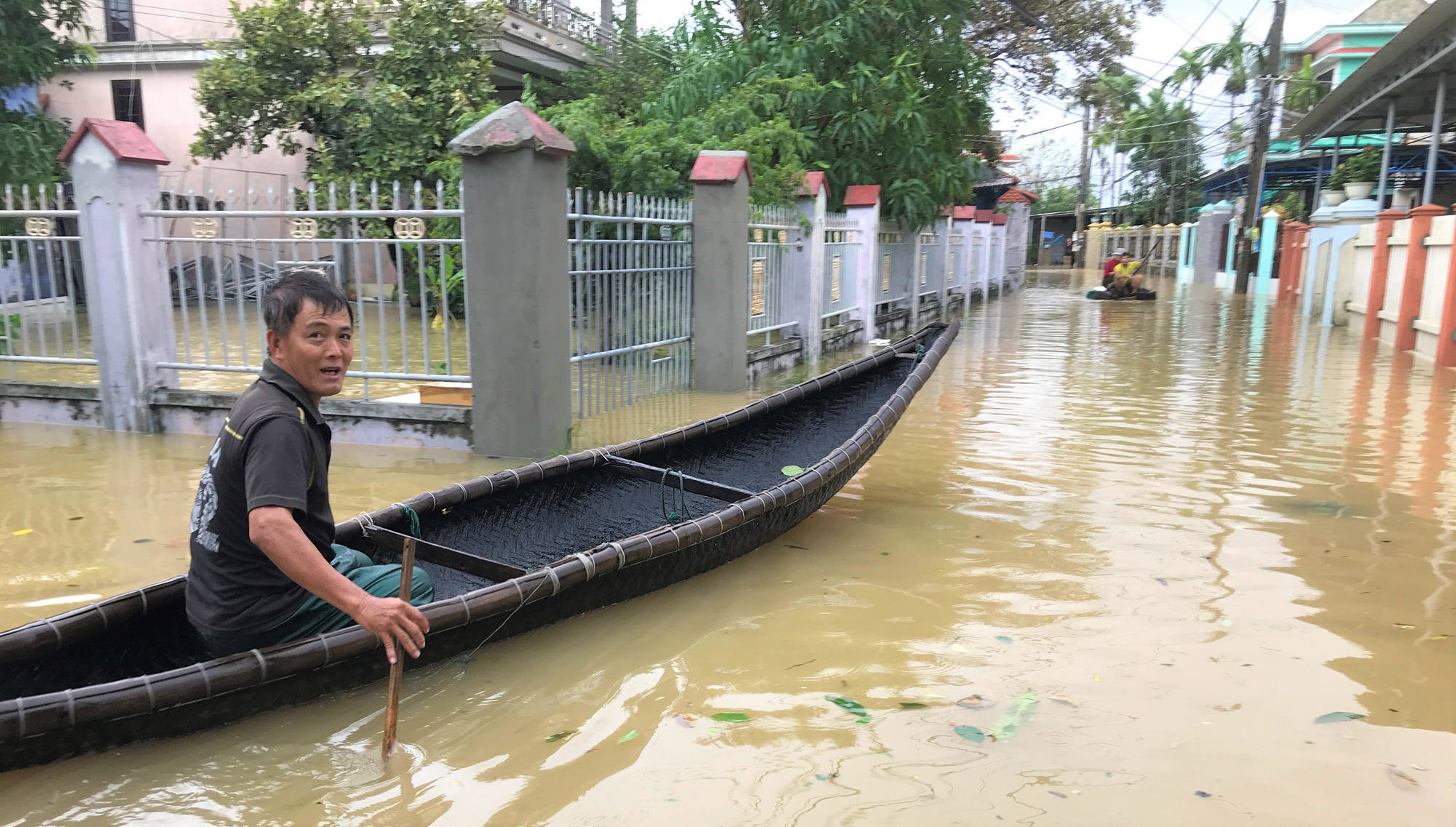 Ch&iacute;nh phủ xuất cấp h&agrave;ng triệu vi&ecirc;n s&aacute;t khuẩn nước cho Bộ Y tế v&agrave; 4 tỉnh miền Trung - Ảnh 1.