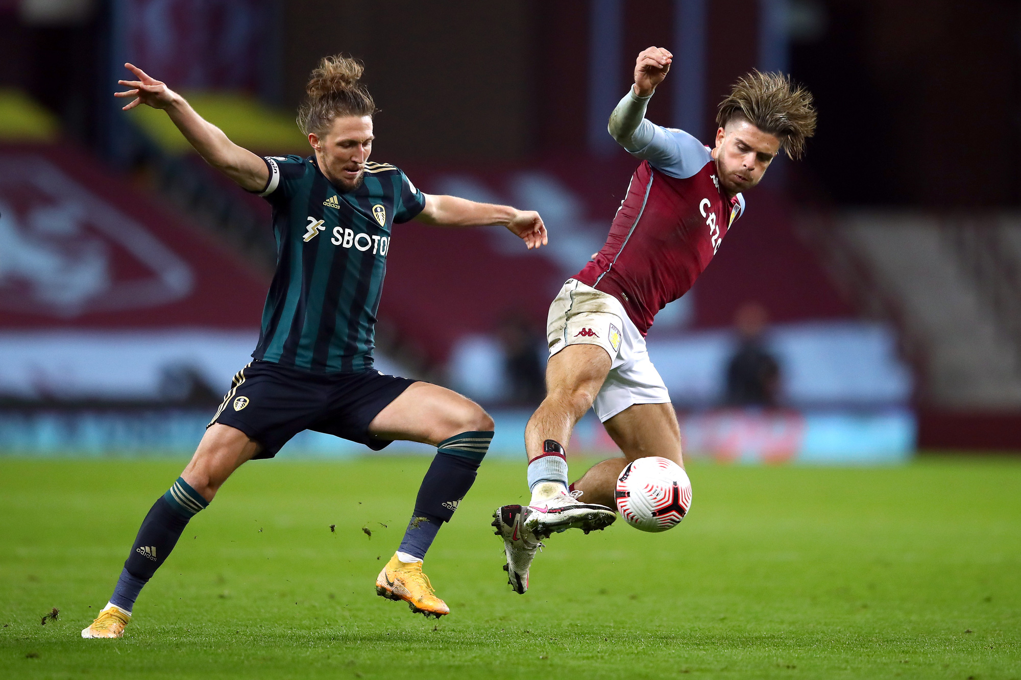 Đại phá Aston Villa, Leeds United bay bổng ở Ngoại hạng Anh
