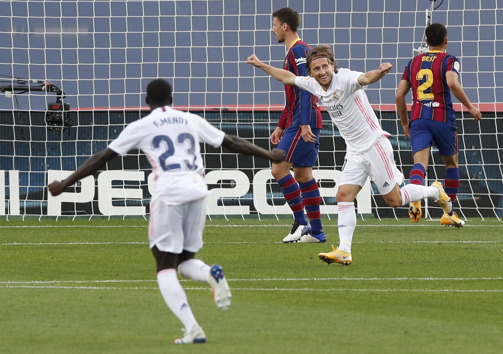 Real Madrid gieo rắc thảm họa siêu kinh điển cho Barcelona